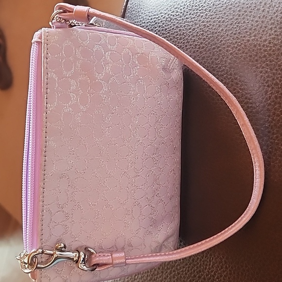 Coach Shimmering Lurax Light Lavender Wristlet w/matching Hang Tag  Euc - Picture 2 of 10